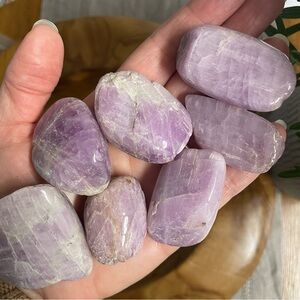 UV reactive kunzite polished Crystal Freeform stone.